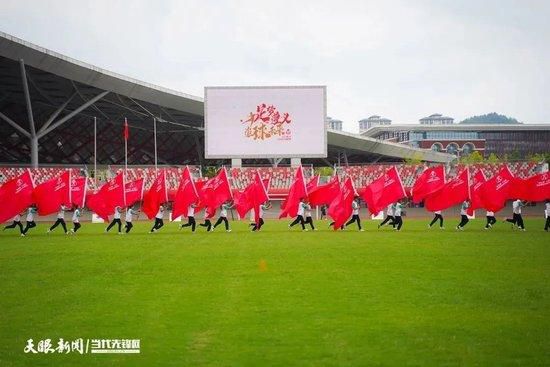 文淇 饰 小米 《嘉年华》文荣奖组委会的颁奖词指出，《银河补习班》直面当代教育之痛，痛不在教育体制外壳，在于家庭、学校和社会能否形成合力，给孩子以保持性的成长环境